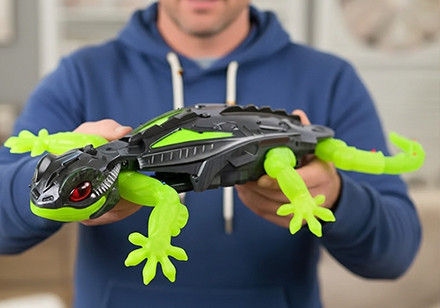 Hex Bots RC Gekko - een uniek op afstand bestuurbaar speelgoed dat op muren en plafonds kan klimmen.