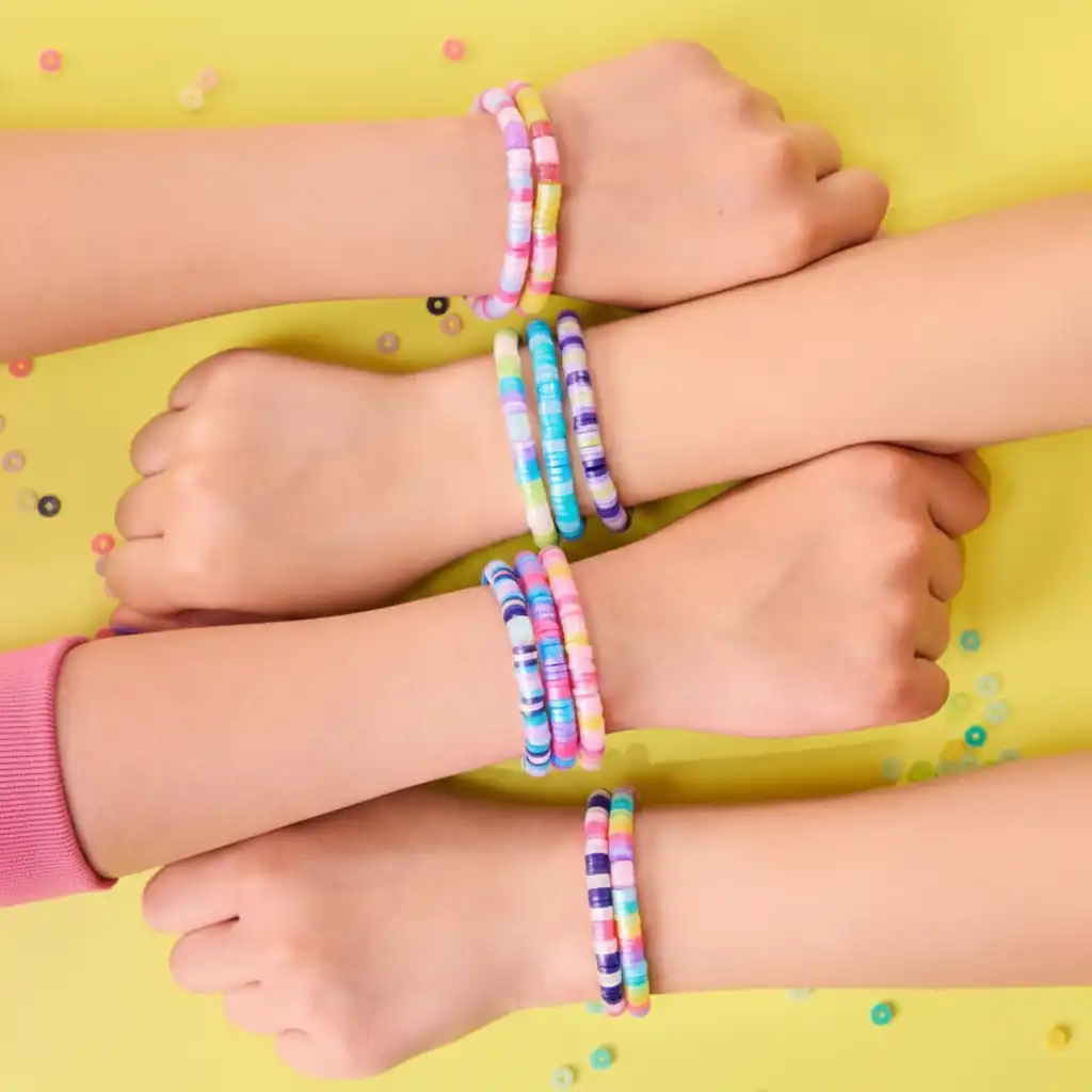 Eenvoudige en snelle armbandproductie dankzij het unieke systeem.