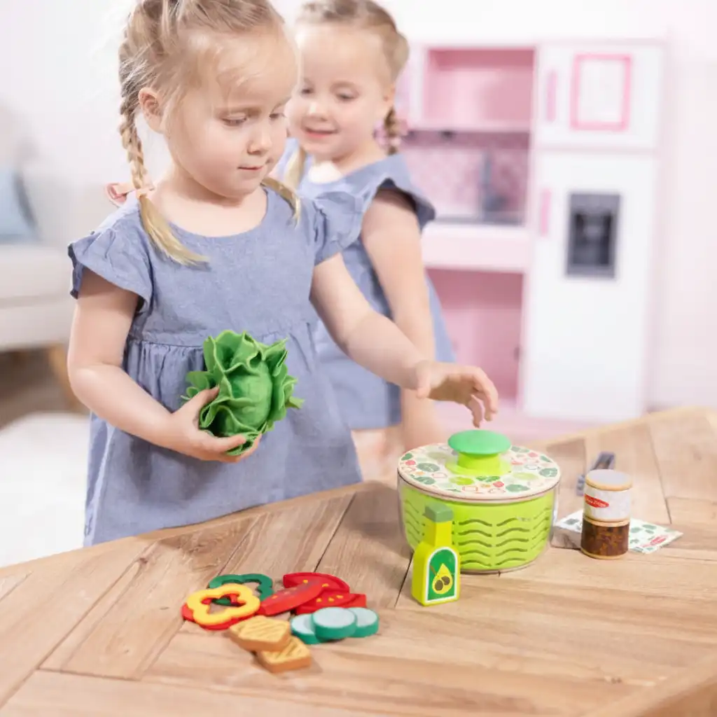 Creatief spelen zonder schermen stimuleert de kinderfantasie.
